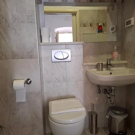 Mimoza Apartman *
